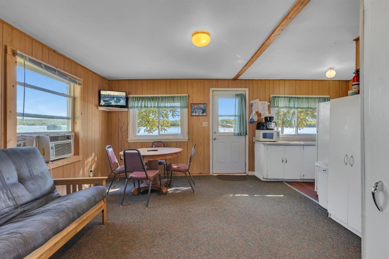 Blue Moon Resort & Motel Hill City Экстерьер фото